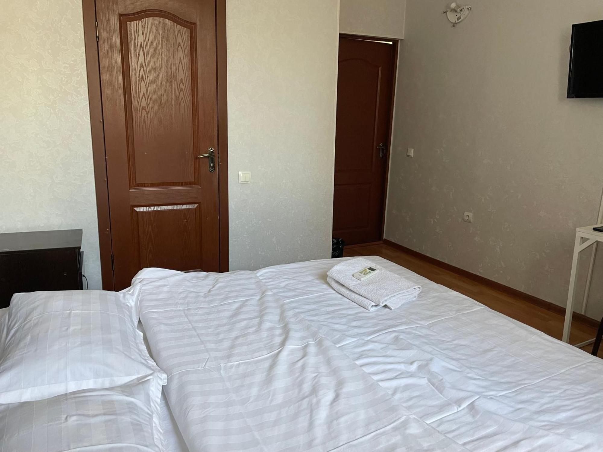 Auberge de jeunesse Fiveseasons à Almaty Extérieur photo