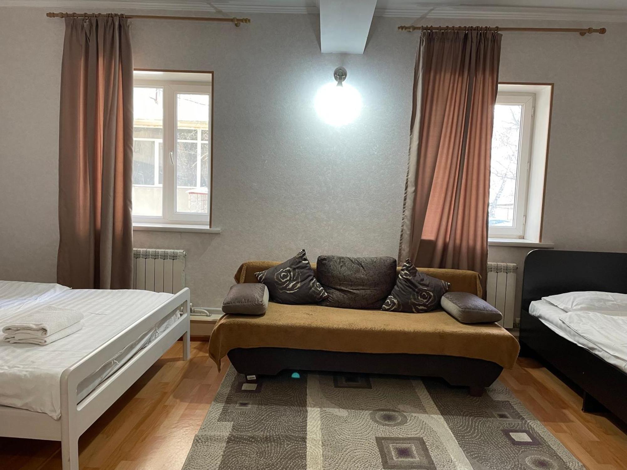Auberge de jeunesse Fiveseasons à Almaty Extérieur photo