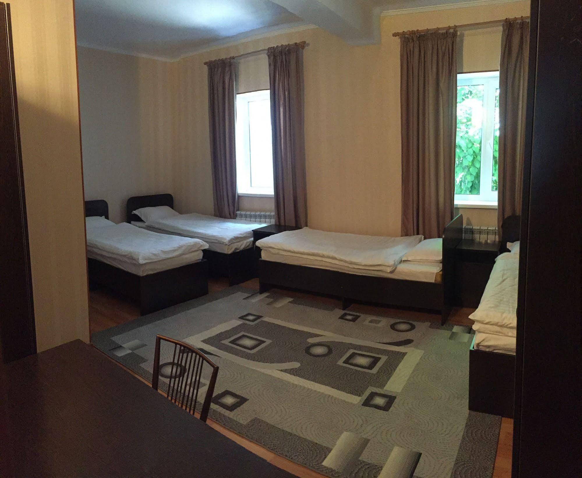 Auberge de jeunesse Fiveseasons à Almaty Extérieur photo