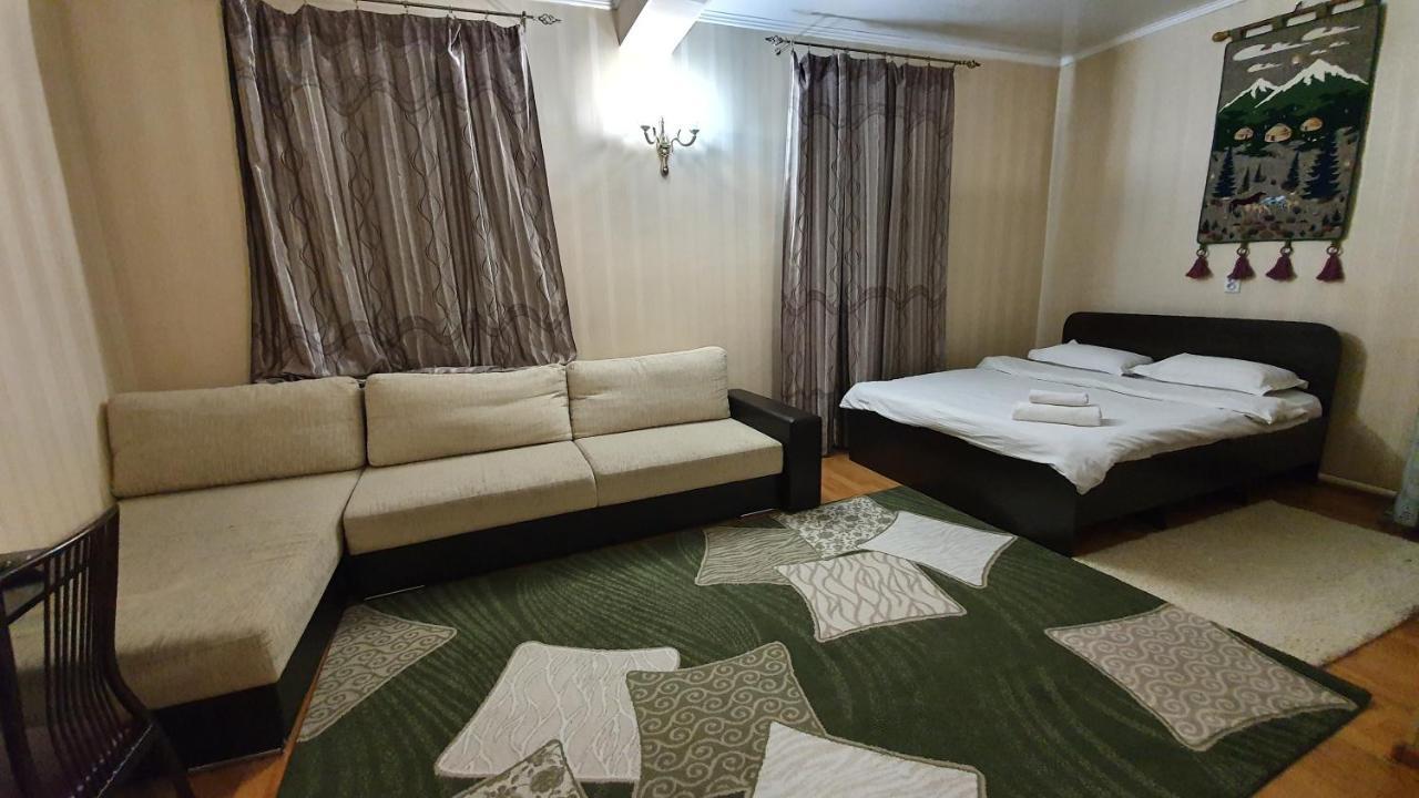 Auberge de jeunesse Fiveseasons à Almaty Extérieur photo